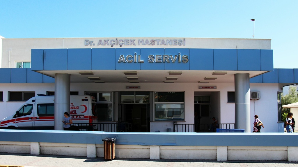 Girne-Dr.-Akcicek-Hastanesi.jpg