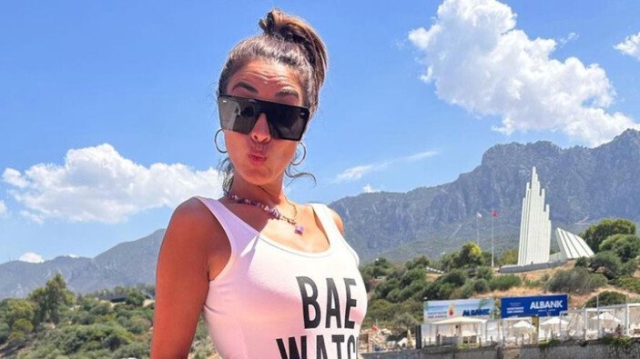 zuhal-topaldan-tatil-pozlari_0b2ea169