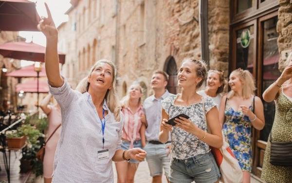 Turist-rehberleri.jpeg