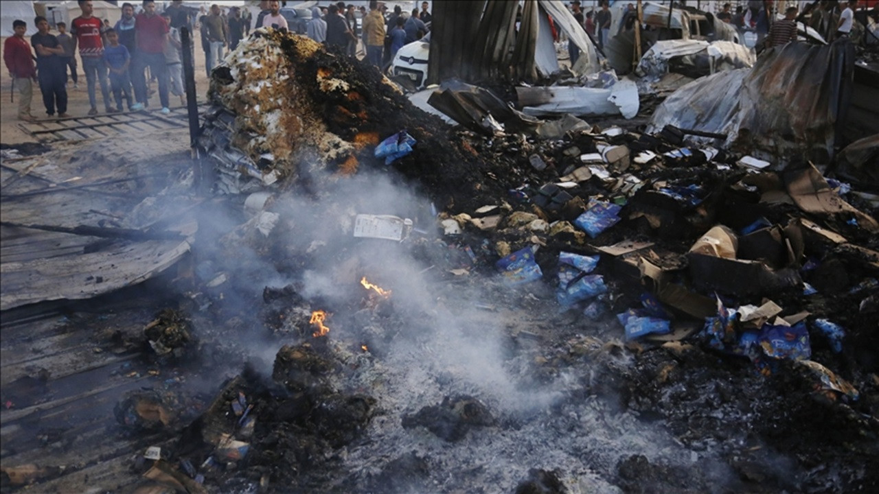 israil-yine-refahtaki-cadirlari-bombaladi-20den-fazla-kisi-hayatini-kaybetti-5ybm