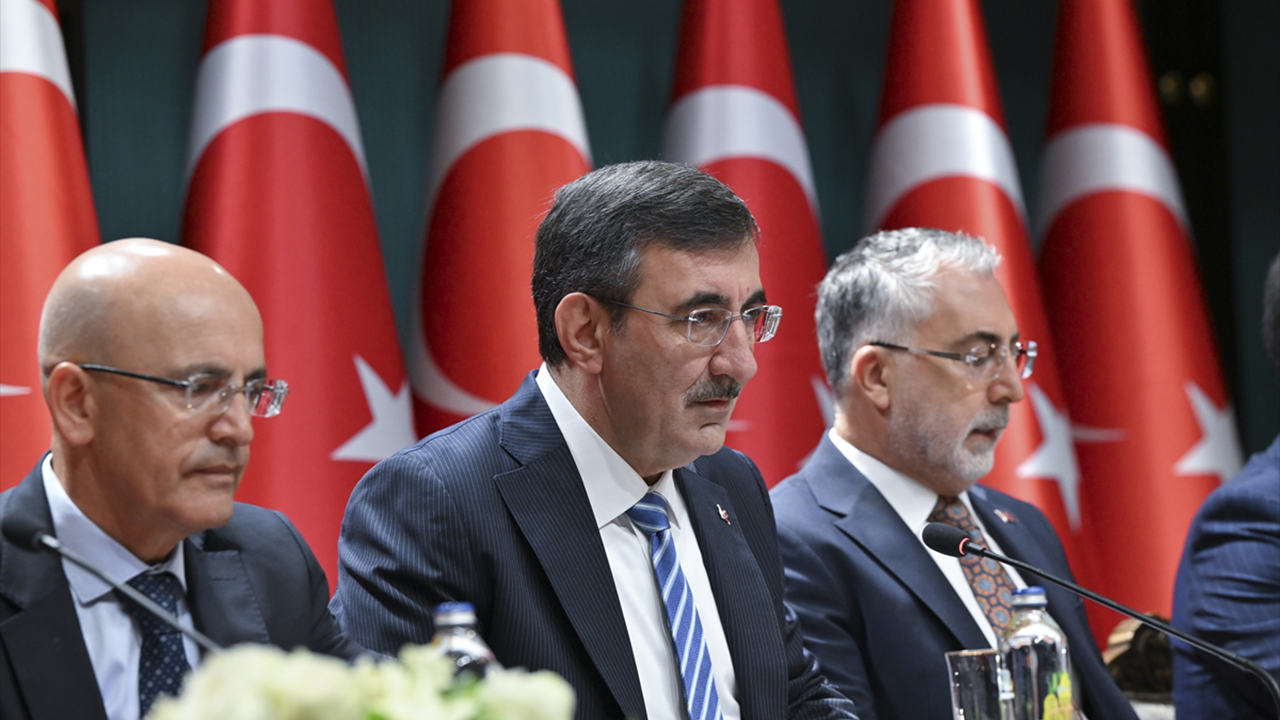 orta-vadeli-program-aciklaniyor-enflasyon-tahminleri-yukseldi-buyume-dustu-fjeo