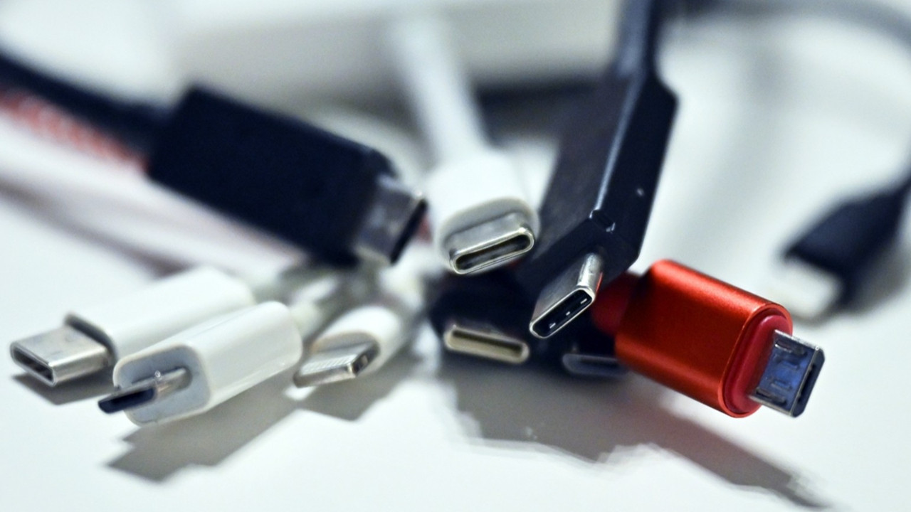 avrupa-birligi-ulkelerinde-yeni-donem-basliyor-tasinabilir-tum-elektronik-cihazlarda-usb-c-zorunlu-olacak-lyu2