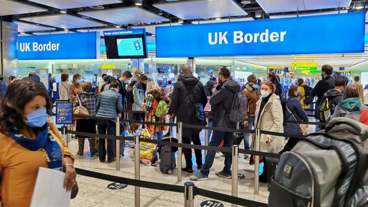 birlesik-krallik-vize-duzenlemesine-gitti-artik-on-kayit-istiyor-hgup