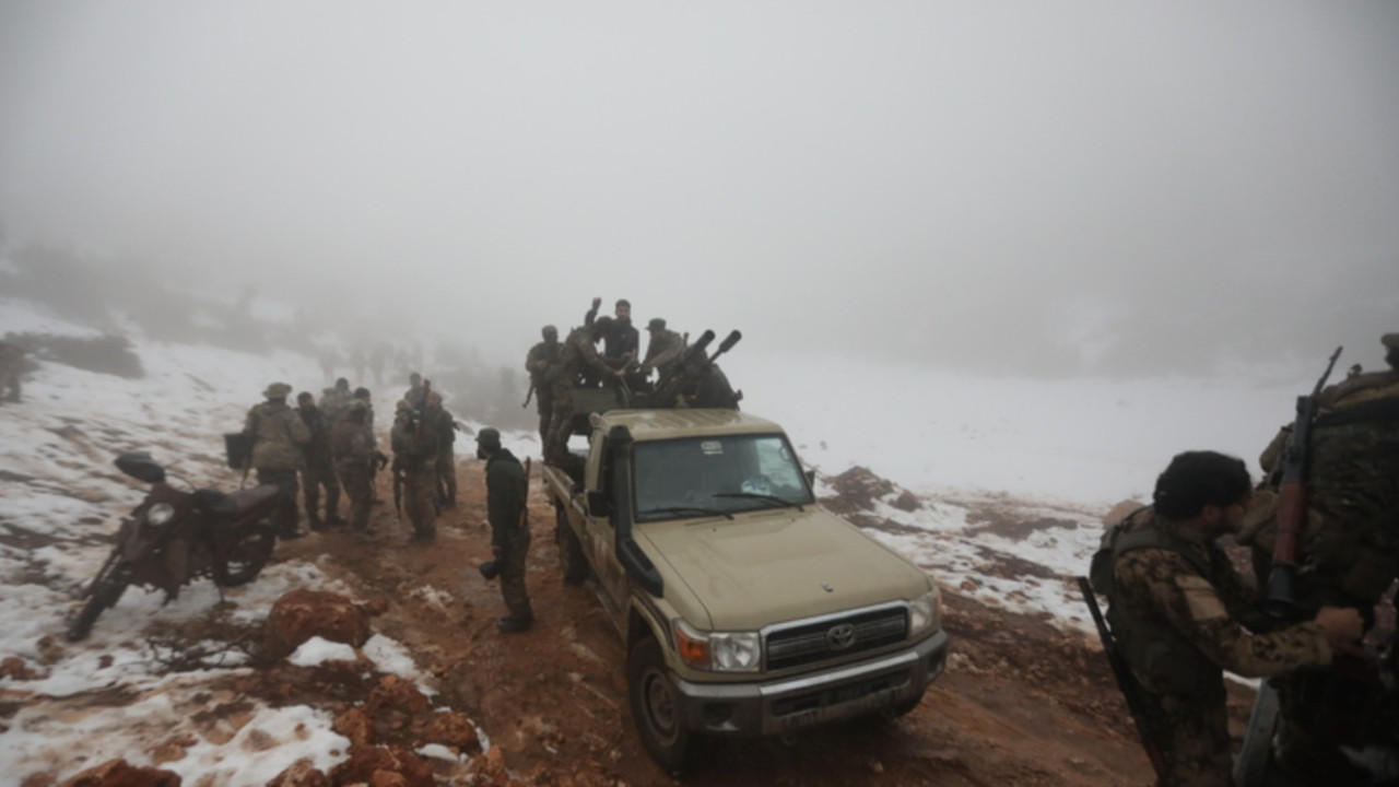 suriye-ordusu-lubnan-sinirinda-hizbullahla-catismalarin-ardindan-kontrolu-ele-aldi-fvfw