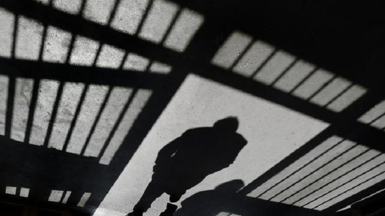 hücrede ölü bulundu.