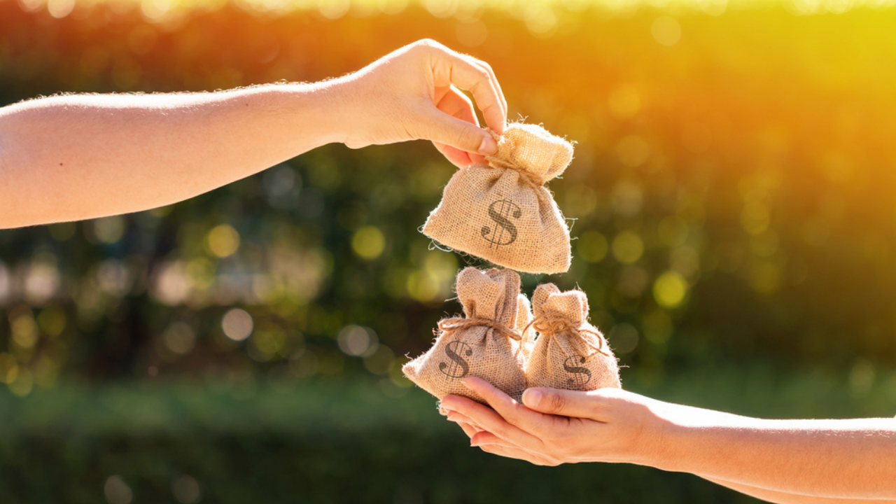 dunyanin-en-zengin-aileleri-kamu-yatirimlarina-yoneliyor-jydf