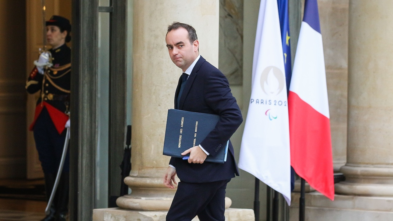 fransanin-dinmeyen-siyasi-krizinde-son-perde-lecornunun-yeni-hukumetine-soldan-gensoru-resti-ctt1