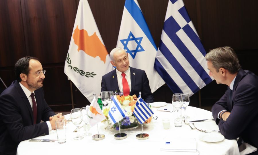 Micotakis-Netanyahu-Micotakis.jpg