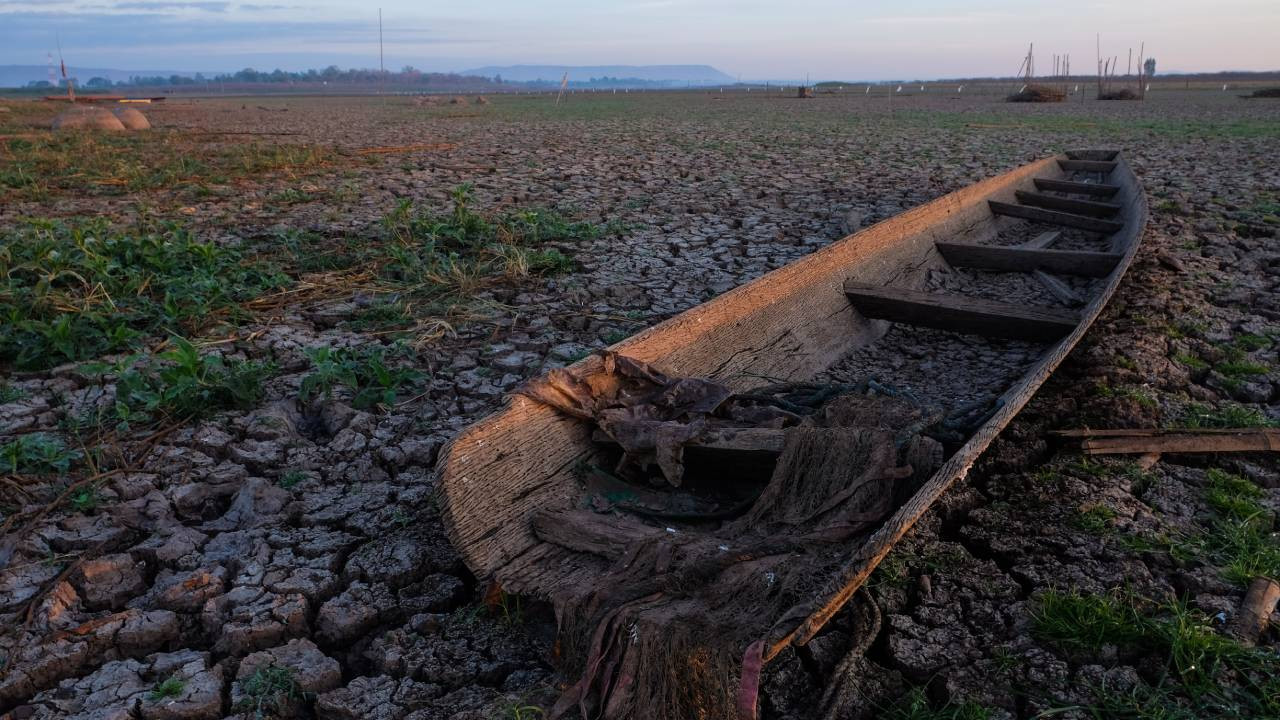 birlesmis-milletlerden-kuraklik-raporu-gezegen-su-tuketiminde-siniri-asti-geri-donus-yok-f8rh
