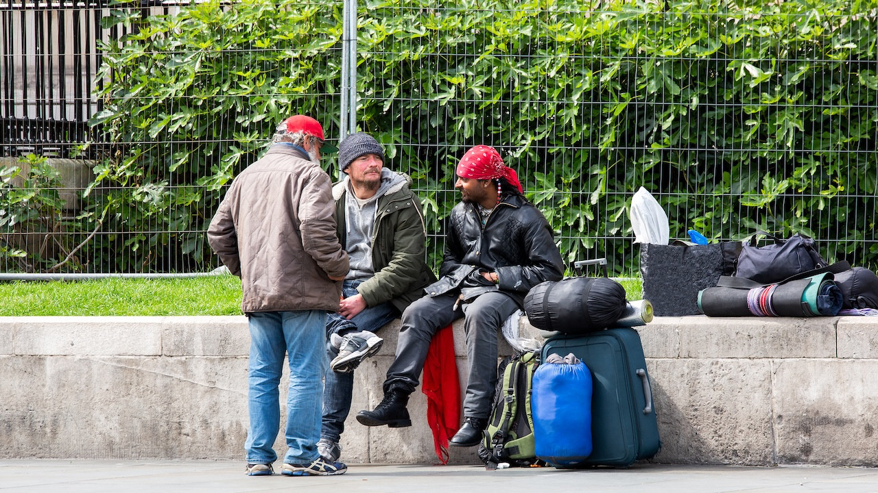 ingilterede-cok-derin-yoksulluk-68-milyon-kisiyle-rekor-seviyede-4hgq