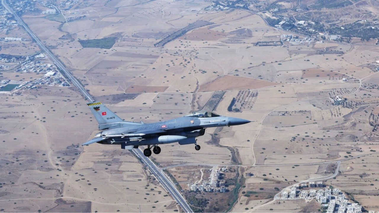 Turk-F-16si-KKTC.png