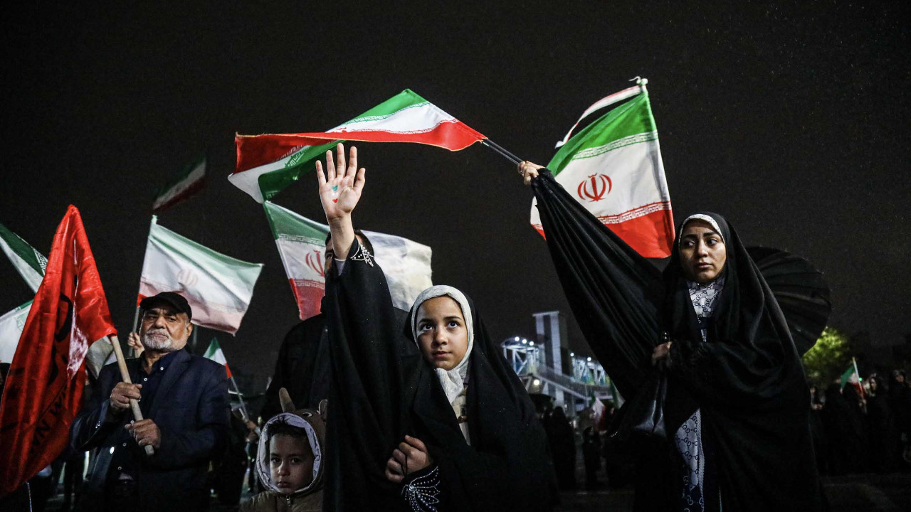 abd-ve-iran-geri-adim-atmiyor-orta-doguda-baris-umutlari-zayifliyor-szw6